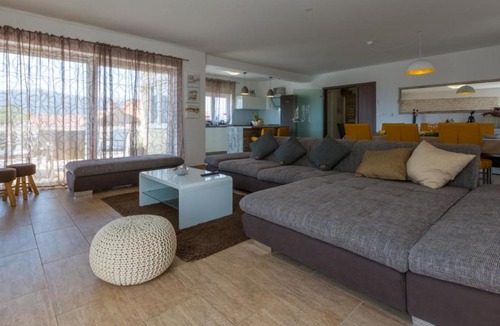 Grizane Villa | Villa Kuca Ujdenica by Interhome