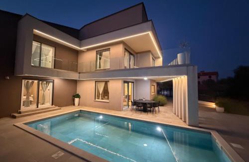 Garica Villa | Villa La Vie