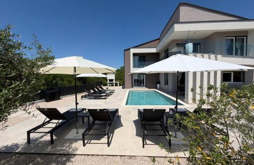 Garica Villa | Villa La Vie