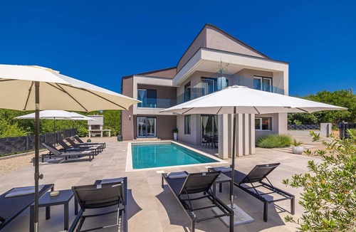 Garica Villa | Villa LA VIE with private pool