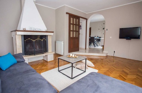 Belavici Villa | Villa Lara, renovated holiday home