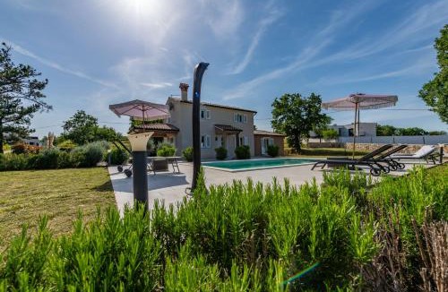 Kapelica House | Villa Laura, a charming and private villa near the sea