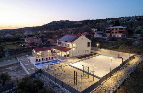 Ljubitovica Villa | Villa Lazy Day Oasis 4-bedroom villa in Ljubitovica with playroom, WiFi, pool.