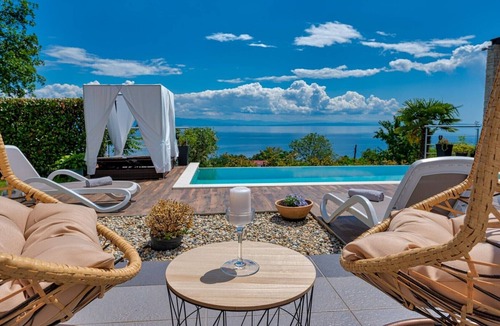 Lovran Villa | Villa LIna - beautiful villa with infinity pool near the beach
