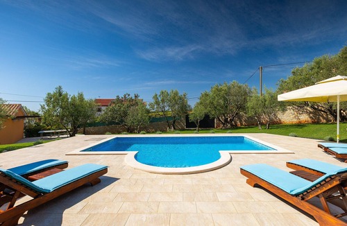 Peruski Villa | Villa Loverka near Pula only 3 km from the beach with sea view