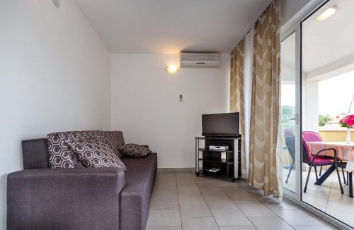Porat Apartment | Villa Luka 5 min walk to the beach, 5 min to the village