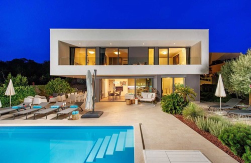 Marsici Villa | Villa LUXOR with heated pool