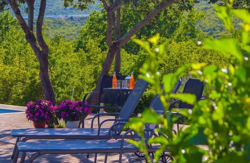 Srijane House | Villa Ma & Ma with pool, parking, high speed Internet, BBQ.