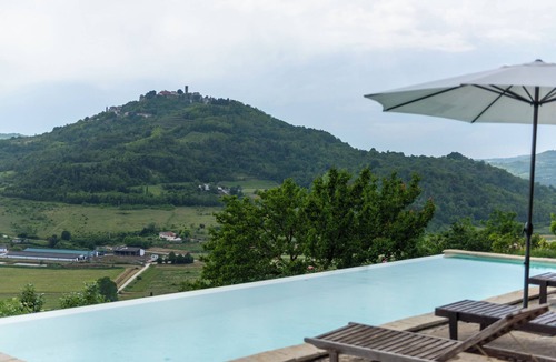 Sveti Bartol Villa | Villa Majestic Eye with infinity pool in nature paradise near Motovun