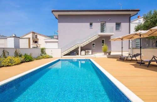Selce Apartment | VILLA MAR - LUXURY APARTMENTS with pool and Deluxe apartment with hot tub in Selce, 20 meters from the beach