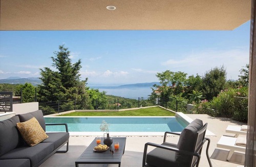 Drenje Villa | Villa Mar Vista - stunnig villa with pool and sea view