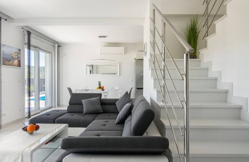 Marina Villa | Villa Mari with private pool