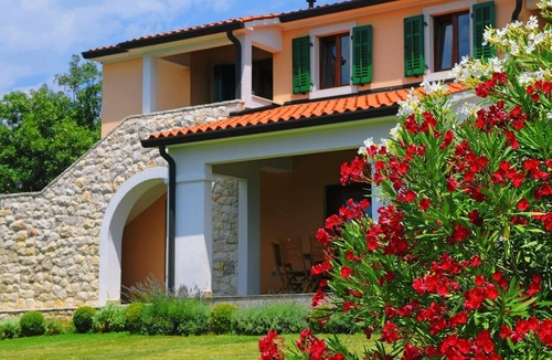 Stanisovi Villa | Villa Marina Vlakovo with Shared Pool