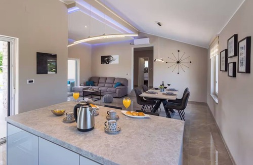 Belavici House | Villa Martina (V6032-K1) - Rakalj