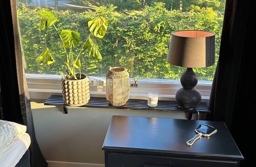 Nasbypark House | Villa med perfekt läge - bo nära havet, butiker och nå Stockholm city på 20 min.