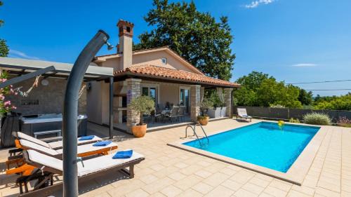 Melnica Villa | Villa Melnica by Villas Guide