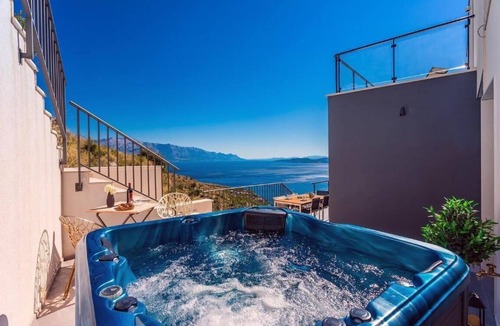 Lokva Rogoznica House | Villa Mia with pool, jacuzzi, fitness room, sauna