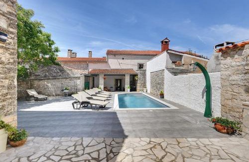 Gajana Villa | Villa Micol