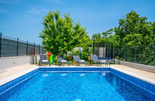 Sestanovac House | Villa Mile-with private heated pool