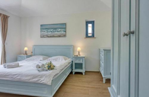 Mali Vareski Apartment | Villa Milo Mali Vareski with Pool - Happy Rentals