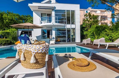 Dramalj Villa | Villa mit Pool und Whirlpool