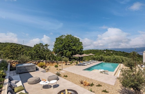Vrbnik Villa | Villa Moana - Olive Grove, Infinity Pool & Sauna