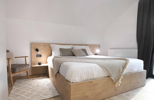 Gracac House | Villa Mona is located in Gra.