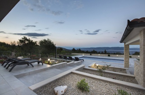 Bartici Villa | Villa Monika
