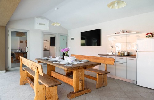 Kapelica House | Villa Natalli– 50 m2 Pool, Jacuzzi and large garden