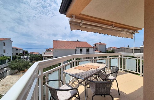 Okrug Gornji Apartment | Villa Nikaroni by Interhome