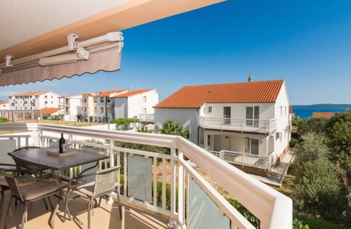 Okrug Gornji Apartment | Villa Nikaroni by Interhome