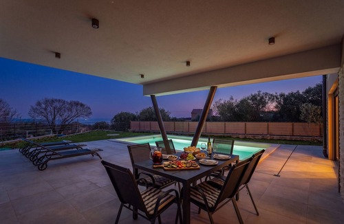 Peruski Villa | Villa Ogradina near Pula with sea view for 5 persons only 3 km from the beach - pet friendly