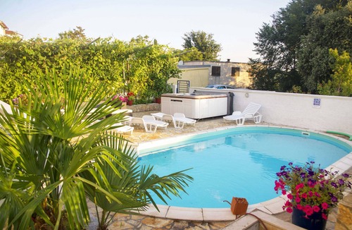 Banjole Apartment | Villa Olga Apartment D. 125 meters from the sea with pool and jacuzzi