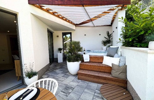 Omis Apartment | Villa Oneum – Apartment MARE with Private Jacuzzi