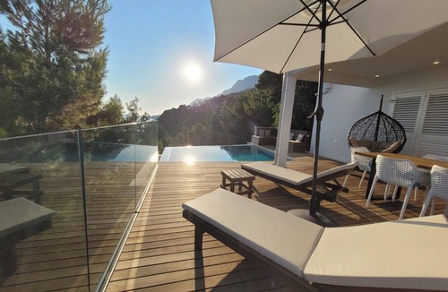 Marusici Apartment | Villa Opera Apartment With new Infinity Pool and Lounge Area