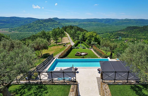 Golubici House | Villa Over the Hilltop by Interhome