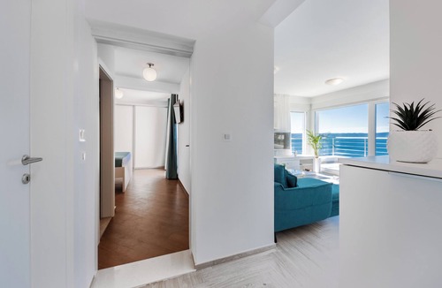 Cove Tri Zala (Zrnovo) Apartment | Villa Pape, Pape’s Horizon – Seaside stay with private pool & full-floor ease