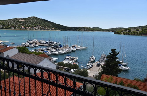 Tijesno Apartment | Villa Pina Tisno * Penthouse apartment by the sea 140 m2 in Tisno-Dalmatia