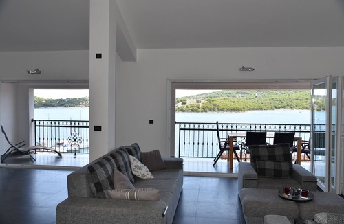 Tijesno Apartment | Villa Pina Tisno * Penthouse apartment by the sea 140 m2 in Tisno-Dalmatia
