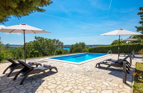 Jadranovo House | Villa Pinia Holiday home with a pool
