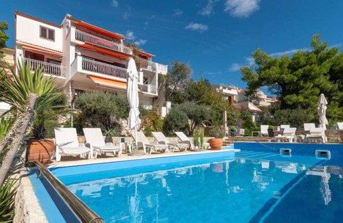 Okrug Gornji Apartment | Villa Pinia by Interhome