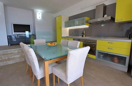 Okrug Gornji Apartment | Villa Pinia by Interhome