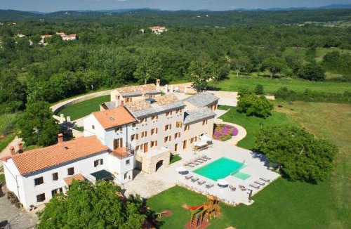 Makovci House | Villa Poropati, Grožnjan, Istria - Luxury Countryside Estate for up to 19 persons - Large pool of 80m2 with kids section