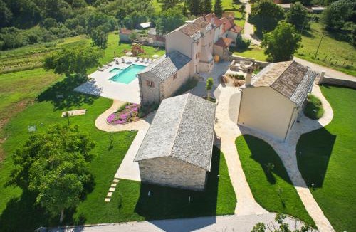 Makovci House | Villa Poropati, Grožnjan, Istria - Luxury Countryside Estate for up to 19 persons - Large pool of 80m2 with kids section