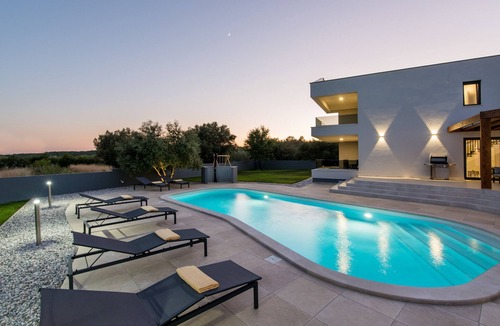 Peruski Villa | Villa Posidonia near Pula with sea view and surrounded by olive trees