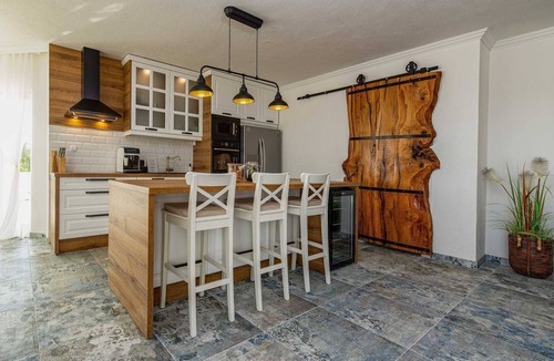 Sevid Villa | Villa Regina Bianca with Pool