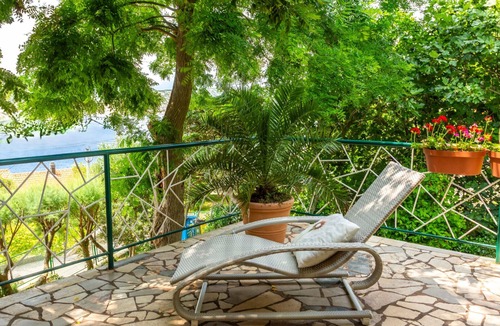 Bakarac Villa | Villa Relax with pool&beachfront by Villas Guide
