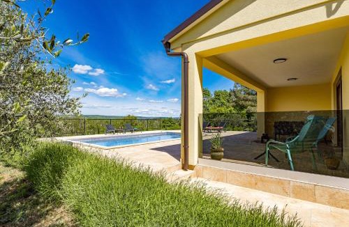 Puntera Villa | Villa Rok with Private Pool & Sunset Views near Pula