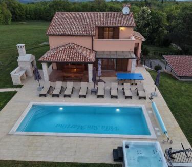 Martinski Villa | Villa San Martino Heated Pool, Jacuzzi & Peace