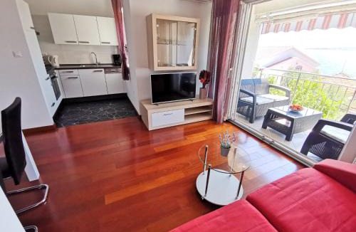 Dramalj Apartment | VILLA SARA 1, 50 m from the beach, balcony and sea view, private parking